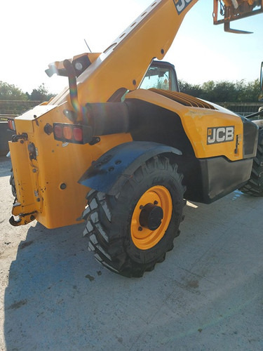 JCB S27-58 AGRI - Teleszkópos rakodó: 4 kép. JCB S27-58 AGRI - Teleszkópos rakodó: 4 kép.