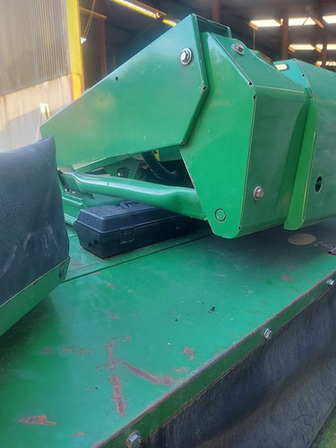 John Deere 131 - Fűkasza: 2 kép. John Deere 131 - Fűkasza: 2 kép.