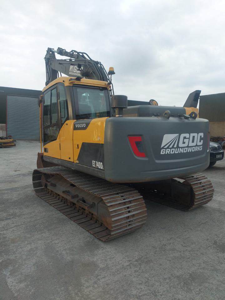 Volvo EC 140 DL - Lánctalpas kotró: 3 kép. Volvo EC 140 DL - Lánctalpas kotró: 3 kép.