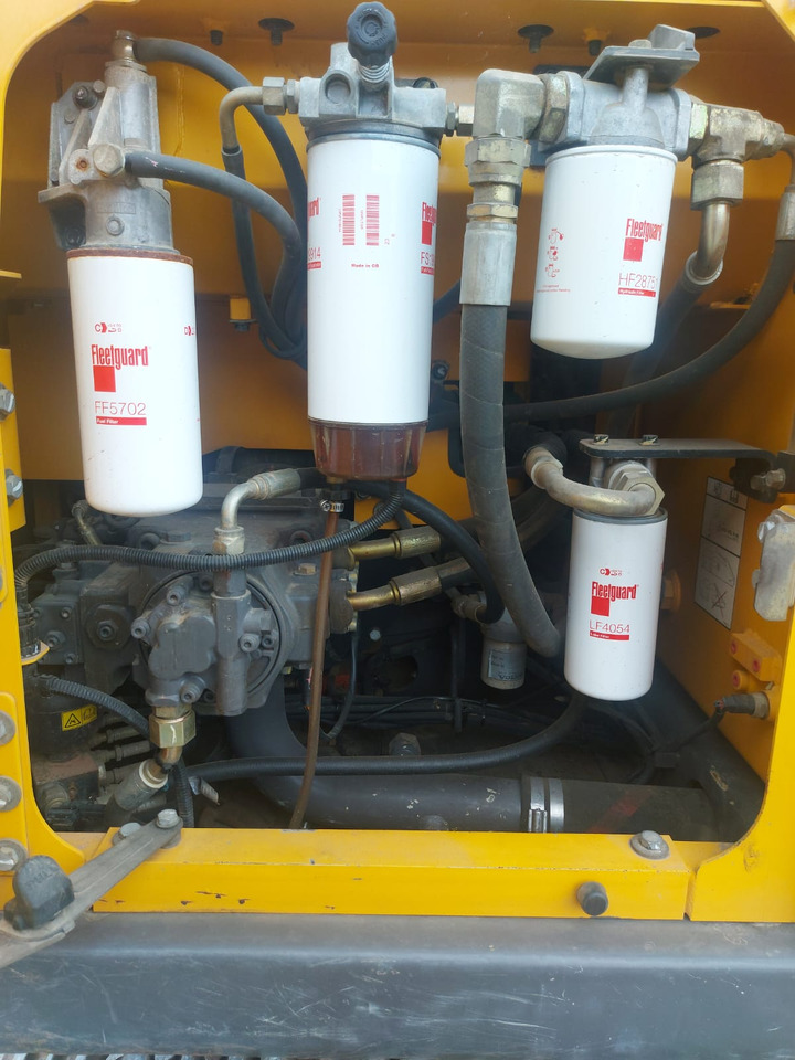 Volvo EC 140 DL - Lánctalpas kotró: 5 kép. Volvo EC 140 DL - Lánctalpas kotró: 5 kép.