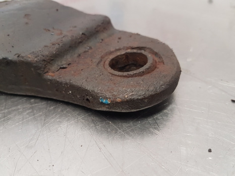 Case 5120, 5140, 5130 Hitch Arm Bracket Lhs 1974318c1, 1974318c2, 1974318c3 - Keret/ Alváz: 5 kép. Case 5120, 5140, 5130 Hitch Arm Bracket Lhs 1974318c1, 1974318c2, 1974318c3 - Keret/ Alváz: 5 kép.