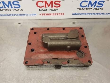 Case 885, 995, 695, 785, 595 Hydraulic Valve, Cover 83190c92, 83190c91 - Hidraulikus szelep - Traktor: 2 kép. Case 885, 995, 695, 785, 595 Hydraulic Valve, Cover 83190c92, 83190c91 - Hidraulikus szelep - Traktor: 2 kép.