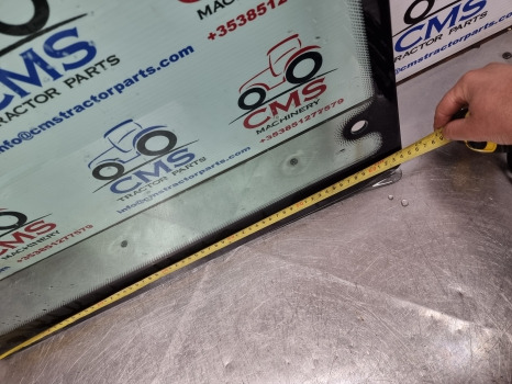 Case Ford New Holland 40, 60, Tm, Mxm Se Cab Side Glass Rh 82029320, 82009812 - Ablak és alkatrészek: 5 kép. Case Ford New Holland 40, 60, Tm, Mxm Se Cab Side Glass Rh 82029320, 82009812 - Ablak és alkatrészek: 5 kép.
