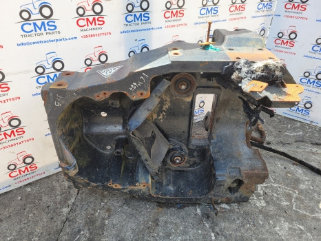 Case Maxxum 145 New Holland T6 Front Axle Bolster, Tombstone 84380303, 87618801 - Felfüggesztés: 2 kép. Case Maxxum 145 New Holland T6 Front Axle Bolster, Tombstone 84380303, 87618801 - Felfüggesztés: 2 kép.