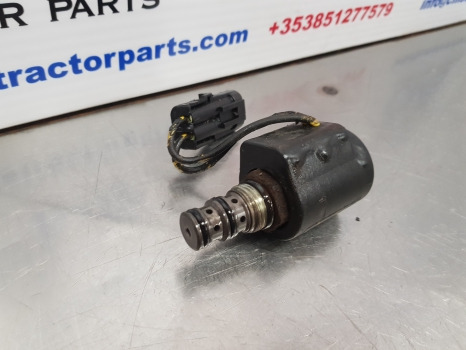 Case Maxxum 5140, Case 5000, Magnum Series, Solenoid Valve 110415a1 - Érzékelő: 3 kép. Case Maxxum 5140, Case 5000, Magnum Series, Solenoid Valve 110415a1 - Érzékelő: 3 kép.