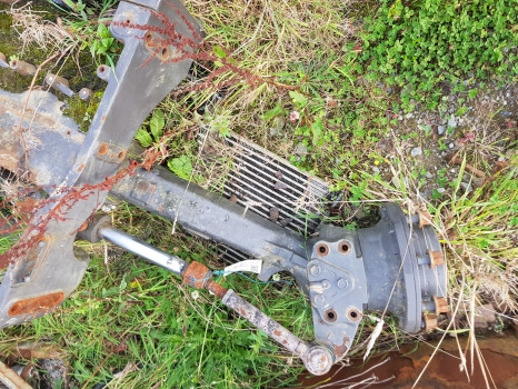Claas Arion 420, Carraro 20-19 Front Axle Complete 340507, 125812, 068550 - Tengely és alkatrészek: 2 kép. Claas Arion 420, Carraro 20-19 Front Axle Complete 340507, 125812, 068550 - Tengely és alkatrészek: 2 kép.
