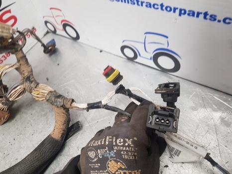 Claas Arion 640 Cab Dashboard Wiring Loom 0026081260, 0026081261, 26081260 - Kábel/ Kábelkorbácso - Traktor: 3 kép. Claas Arion 640 Cab Dashboard Wiring Loom 0026081260, 0026081261, 26081260 - Kábel/ Kábelkorbácso - Traktor: 3 kép.