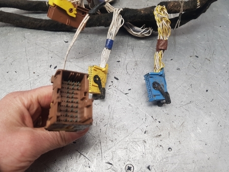 Claas Arion, Axion 640 Cab Wiring Loom Main 0022469930, 0026075290, - Kábel/ Kábelkorbácso - Traktor: 3 kép. Claas Arion, Axion 640 Cab Wiring Loom Main 0022469930, 0026075290, - Kábel/ Kábelkorbácso - Traktor: 3 kép.