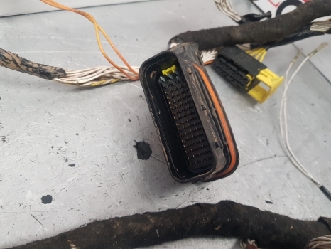 Claas Arion, Axion 640 Cab Wiring Loom Main 0022469930, 0026075290, - Kábel/ Kábelkorbácso - Traktor: 5 kép. Claas Arion, Axion 640 Cab Wiring Loom Main 0022469930, 0026075290, - Kábel/ Kábelkorbácso - Traktor: 5 kép.