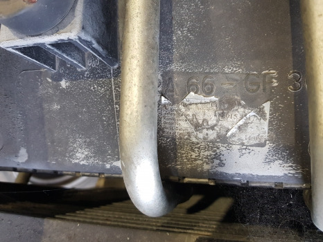 Deutz Agrotron M620, M610, Ttv Engine Water Cooling Radiator 0.015.4317.4/20 - Radiátor: 4 kép. Deutz Agrotron M620, M610, Ttv Engine Water Cooling Radiator 0.015.4317.4/20 - Radiátor: 4 kép.