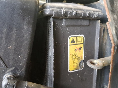 Deutz Agrotron M620, M610, Ttv Engine Water Cooling Radiator 0.015.4317.4/20 - Radiátor: 1 kép. Deutz Agrotron M620, M610, Ttv Engine Water Cooling Radiator 0.015.4317.4/20 - Radiátor: 1 kép.