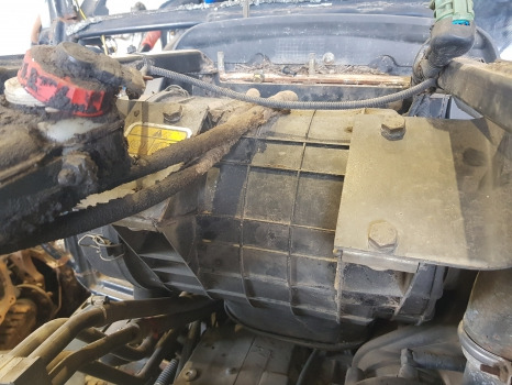 Deutz Agrotron M620, M610,ttv610, Air Filter Housing 0.013.9314.4, 0.016.8272.4 - Légbeszívó rendszer: 1 kép. Deutz Agrotron M620, M610,ttv610, Air Filter Housing 0.013.9314.4, 0.016.8272.4 - Légbeszívó rendszer: 1 kép.