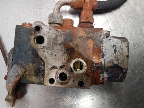 Deutz Dxbis110, 120, 140, 160 Hydraulic Spool Valve 04300357, 04304155 - Hidraulikus szelep - Traktor: 3 kép. Deutz Dxbis110, 120, 140, 160 Hydraulic Spool Valve 04300357, 04304155 - Hidraulikus szelep - Traktor: 3 kép.