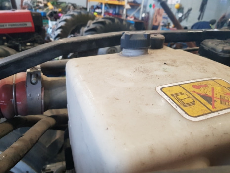 Deutz Fahr Agrotron M620, M600, Ttv610, Radiator Expansion Tank 0.015.4531.4/10 - Radiátor: 2 kép. Deutz Fahr Agrotron M620, M600, Ttv610, Radiator Expansion Tank 0.015.4531.4/10 - Radiátor: 2 kép.