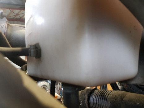 Deutz Fahr Agrotron M620, M600, Ttv610, Radiator Expansion Tank 0.015.4531.4/10 - Radiátor: 5 kép. Deutz Fahr Agrotron M620, M600, Ttv610, Radiator Expansion Tank 0.015.4531.4/10 - Radiátor: 5 kép.