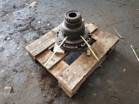 Fiat 1180, 160-90, 180-90, 140-90 Rear Axle Differential Assy 5106055, 5106043 - Hátsó tengely: 1 kép. Fiat 1180, 160-90, 180-90, 140-90 Rear Axle Differential Assy 5106055, 5106043 - Hátsó tengely: 1 kép.