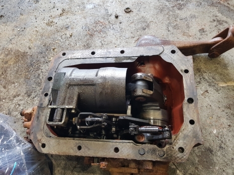 Fiat 70-90, 80-90 Hydraulic Lift Cover Assy 5117164, 5125938, 5123957, 5123959 - Hidraulika - Traktor: 5 kép. Fiat 70-90, 80-90 Hydraulic Lift Cover Assy 5117164, 5125938, 5123957, 5123959 - Hidraulika - Traktor: 5 kép.