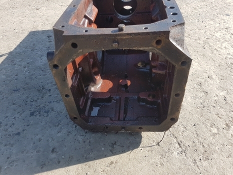 Fiat 70-90, 88, 90 Series, 80-90dt, 85-90, Rear Axle Housing 5125822 - Hátsó tengely: 3 kép. Fiat 70-90, 88, 90 Series, 80-90dt, 85-90, Rear Axle Housing 5125822 - Hátsó tengely: 3 kép.