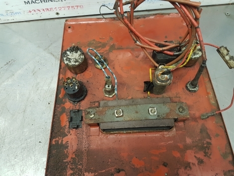 Fülke és belső tér - Traktor Fiat 980, Fiat 980dt, 680, 680dt, 880dt Instrument Panel 000000: 6 kép.