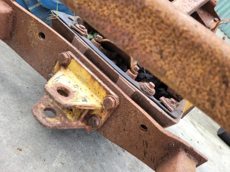 Fiat F130, F140, F120 Fwd Front Axle Support Frame Bolster 5147363, 5163236 - Felfüggesztés: 5 kép. Fiat F130, F140, F120 Fwd Front Axle Support Frame Bolster 5147363, 5163236 - Felfüggesztés: 5 kép.