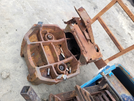 Fiat F130, F140, F120 Fwd Front Axle Support Frame Bolster 5147363, 5163236 - Felfüggesztés: 2 kép. Fiat F130, F140, F120 Fwd Front Axle Support Frame Bolster 5147363, 5163236 - Felfüggesztés: 2 kép.
