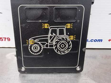 Fiat, New Holland 60, M Series Ecu Control Panel 82008154, 82010884, 82013284 - ECU: 3 kép. Fiat, New Holland 60, M Series Ecu Control Panel 82008154, 82010884, 82013284 - ECU: 3 kép.