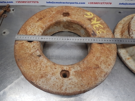 Ford 10, 600, 5000 Series, 5600, Wheel Weight 33kg, Pair 81802263, C5nn1n000a - Ellensúly: 4 kép. Ford 10, 600, 5000 Series, 5600, Wheel Weight 33kg, Pair 81802263, C5nn1n000a - Ellensúly: 4 kép.