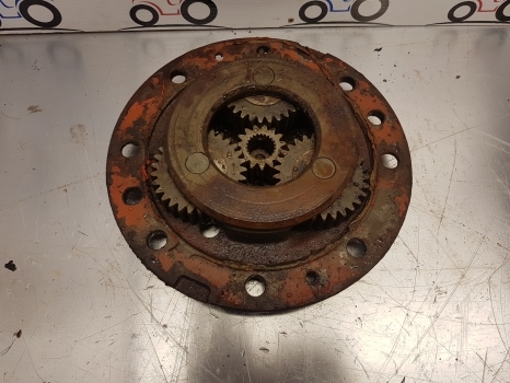 Ford 10 Series Carraro Hub Cover Assembly Car115643, 9968080, Car120836, N13513 - Szabadonfutó agy - Traktor: 2 kép. Ford 10 Series Carraro Hub Cover Assembly Car115643, 9968080, Car120836, N13513 - Szabadonfutó agy - Traktor: 2 kép.