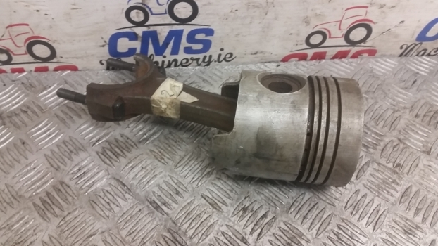 Ford 2910, 3, 4 Cyl Piston Assy , Conrod D8nn6108aa, E3hn6200ac42, 82849195 - Dugattyú/ Gyűrű/ Persely - Traktor: 1 kép. Ford 2910, 3, 4 Cyl Piston Assy , Conrod D8nn6108aa, E3hn6200ac42, 82849195 - Dugattyú/ Gyűrű/ Persely - Traktor: 1 kép.