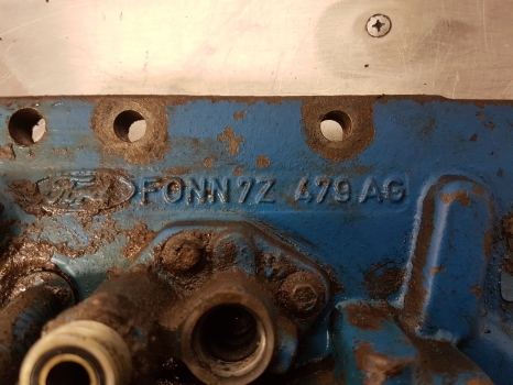 Ford 40, 7840, 5640, 8340 Transmission Control Plate Cover And Valve F0nn7z479ag - Erőátvitel - Traktor: 3 kép. Ford 40, 7840, 5640, 8340 Transmission Control Plate Cover And Valve F0nn7z479ag - Erőátvitel - Traktor: 3 kép.