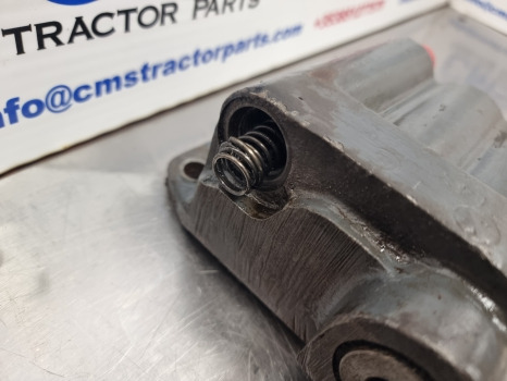 Ford 40 Series, 7840, 8240, 8340, Ts, Hydraulic Valve F2nnr947aa, 81878459 - Hidraulikus szelep - Mezőgazdasági gépek: 3 kép. Ford 40 Series, 7840, 8240, 8340, Ts, Hydraulic Valve F2nnr947aa, 81878459 - Hidraulikus szelep - Mezőgazdasági gépek: 3 kép.