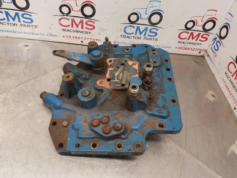 Ford 40 Series, 7840 Transmission Control Plate Cover F0nn7z479ah, 81871981 - Erőátvitel - Traktor: 2 kép. Ford 40 Series, 7840 Transmission Control Plate Cover F0nn7z479ah, 81871981 - Erőátvitel - Traktor: 2 kép.