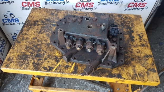 Ford 40, Ts Series, 8340 Transmission Control Plate Cover 82015157, F3nn7z479 - Erőátvitel - Traktor: 1 kép. Ford 40, Ts Series, 8340 Transmission Control Plate Cover 82015157, F3nn7z479 - Erőátvitel - Traktor: 1 kép.