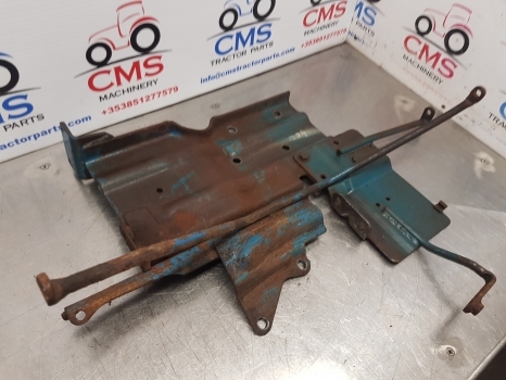 Ford 4600, 3600, 2600, 7600 Engine Bonnet Support E4nn16b814ba, 83953493 - Motorháztető - Traktor: 3 kép. Ford 4600, 3600, 2600, 7600 Engine Bonnet Support E4nn16b814ba, 83953493 - Motorháztető - Traktor: 3 kép.