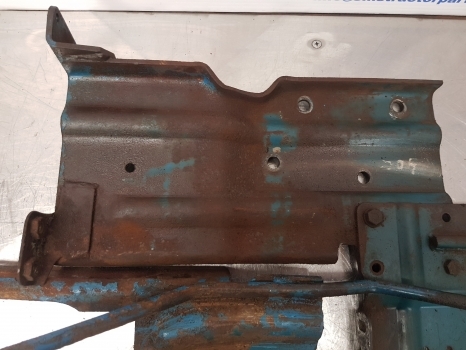 Ford 4600, 3600, 2600, 7600 Engine Bonnet Support E4nn16b814ba, 83953493 - Motorháztető - Traktor: 5 kép. Ford 4600, 3600, 2600, 7600 Engine Bonnet Support E4nn16b814ba, 83953493 - Motorháztető - Traktor: 5 kép.