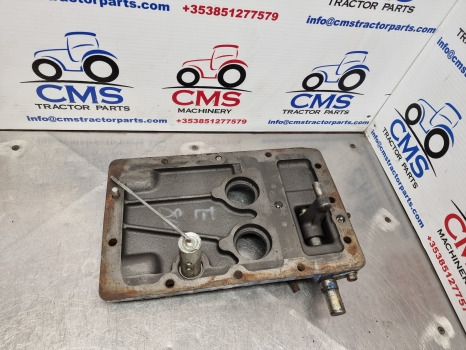 Ford 4630, 30 Series, Transmission Cover K3660221252, K3660221251, 83990673 - Sebességváltó: 4 kép. Ford 4630, 30 Series, Transmission Cover K3660221252, K3660221251, 83990673 - Sebességváltó: 4 kép.