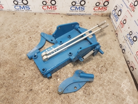 Ford 4630, 4830, 5030 Pick Up Hitch Complete 83982145, 82865059, 83987712 - Gyorscsatlakozó - Traktor: 2 kép. Ford 4630, 4830, 5030 Pick Up Hitch Complete 83982145, 82865059, 83987712 - Gyorscsatlakozó - Traktor: 2 kép.