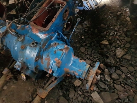 Ford 4830 Front, Rear Axles, Backend Narrow Nut Parts Dismantling - Tengely és alkatrészek - Traktor: 2 kép. Ford 4830 Front, Rear Axles, Backend Narrow Nut Parts Dismantling - Tengely és alkatrészek - Traktor: 2 kép.