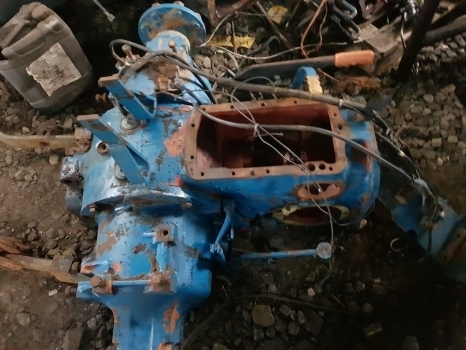 Ford 4830 Front, Rear Axles, Backend Narrow Nut Parts Dismantling - Tengely és alkatrészek - Traktor: 1 kép. Ford 4830 Front, Rear Axles, Backend Narrow Nut Parts Dismantling - Tengely és alkatrészek - Traktor: 1 kép.