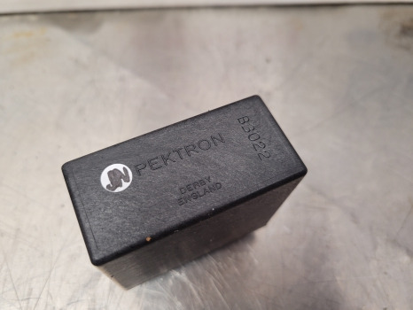 Ford 5640, 6640, 7740, 7840, 8240, 8340 Pto Control Module, Relay 81869818 - Relé: 5 kép. Ford 5640, 6640, 7740, 7840, 8240, 8340 Pto Control Module, Relay 81869818 - Relé: 5 kép.