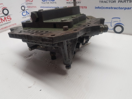 Ford 7840, 8240, 8340 Transmission Control Cover Plate F0nn7z479ag, F3nn7z479 - Erőátvitel: 4 kép. Ford 7840, 8240, 8340 Transmission Control Cover Plate F0nn7z479ag, F3nn7z479 - Erőátvitel: 4 kép.