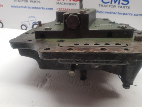 Ford 7840, 8240, 8340 Transmission Control Cover Plate F0nn7z479ag, F3nn7z479 - Erőátvitel: 3 kép. Ford 7840, 8240, 8340 Transmission Control Cover Plate F0nn7z479ag, F3nn7z479 - Erőátvitel: 3 kép.