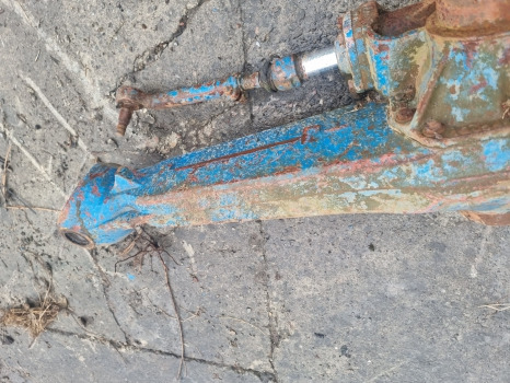 Ford 8240, 8340 Carraro 709/hd Front Axle Beam Housing With Differential 19015 - Tengely és alkatrészek: 5 kép. Ford 8240, 8340 Carraro 709/hd Front Axle Beam Housing With Differential 19015 - Tengely és alkatrészek: 5 kép.
