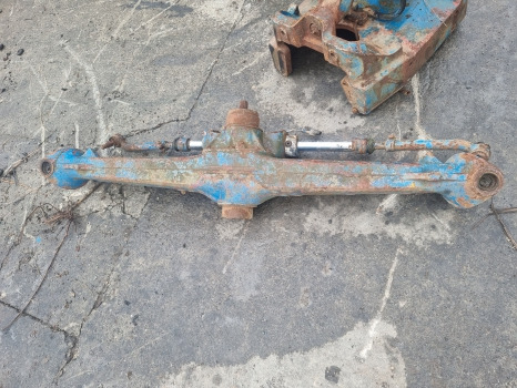 Ford 8240, 8340 Carraro 709/hd Front Axle Beam Housing With Differential 19015 - Tengely és alkatrészek: 1 kép. Ford 8240, 8340 Carraro 709/hd Front Axle Beam Housing With Differential 19015 - Tengely és alkatrészek: 1 kép.