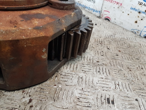 Ford 8630, Fiat 160-90, 180-90 Rear Axle Gear Carrier Assy 5136129, 5136127 - Hátsó tengely: 5 kép. Ford 8630, Fiat 160-90, 180-90 Rear Axle Gear Carrier Assy 5136129, 5136127 - Hátsó tengely: 5 kép.