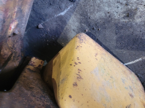 Ford C, D Series 555c, 655c, 655d, 675d, 555d Front Weight E7nn3a370ab - Ellensúly: 2 kép. Ford C, D Series 555c, 655c, 655d, 675d, 555d Front Weight E7nn3a370ab - Ellensúly: 2 kép.