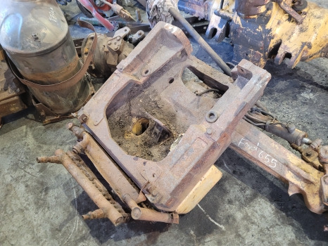 Felfüggesztés Ford C, D Series 655c, 655d Front Axle Support Frame Bolster E7nn3a042ce: 1 kép.