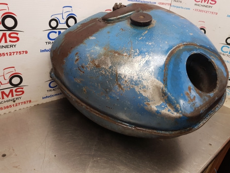 Ford Fordson Major, Super Major Fuel Tank Original E1addn9002b - Üzemanyag tartály: 3 kép. Ford Fordson Major, Super Major Fuel Tank Original E1addn9002b - Üzemanyag tartály: 3 kép.