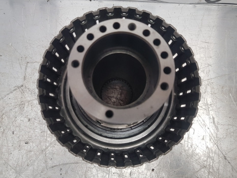 Ford New Holland 40 And Ts Series, 8240 Rear Clutch Housing, 82036853, 82016096 - Kuplung és alkatrészek - Mezőgazdasági gépek: 5 kép. Ford New Holland 40 And Ts Series, 8240 Rear Clutch Housing, 82036853, 82016096 - Kuplung és alkatrészek - Mezőgazdasági gépek: 5 kép.