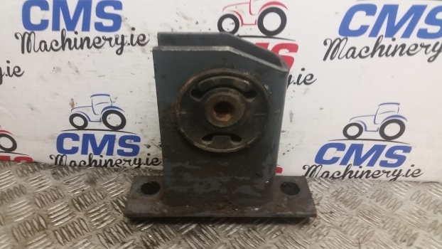 Ford New Holland 40, Ts Series Cab Mount 82021818 , 82021777 , 81866330 - Fülke felfüggesztés - Traktor: 5 kép. Ford New Holland 40, Ts Series Cab Mount 82021818 , 82021777 , 81866330 - Fülke felfüggesztés - Traktor: 5 kép.